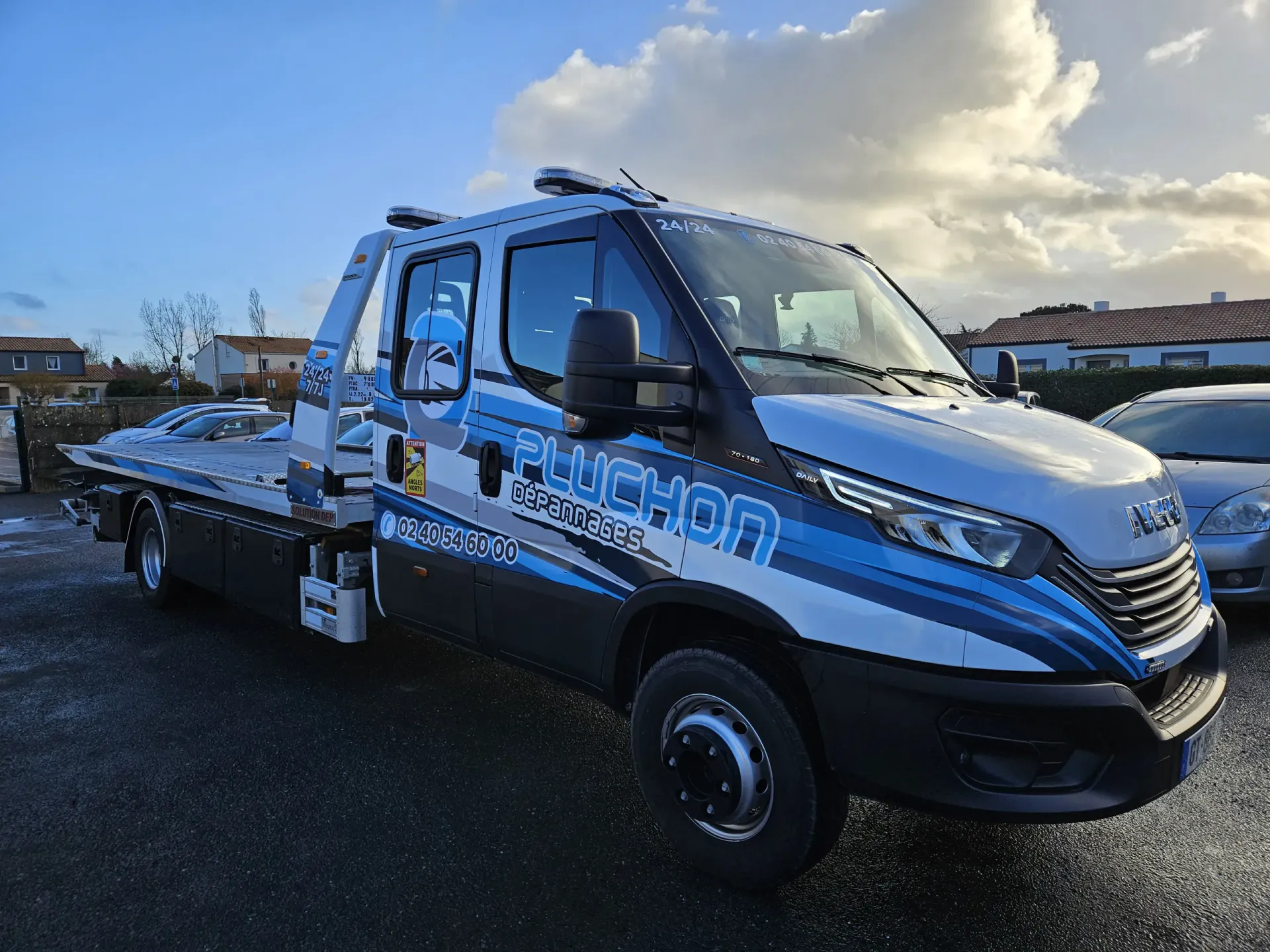 Breakdown towing maintenance truck