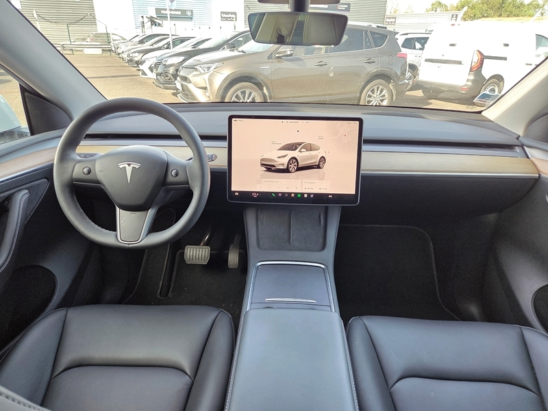 Tesla
                    Model Y