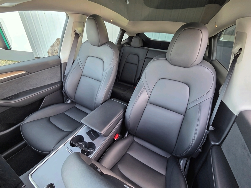Photo 4 - Tesla Model Y