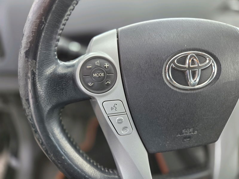 Photo 7 - Toyota Prius