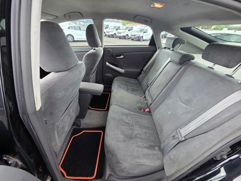 Photo 13 - Toyota Prius