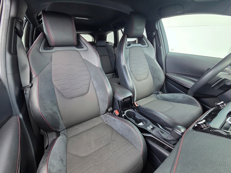 Photo 5 - Toyota Corolla Touring Spt