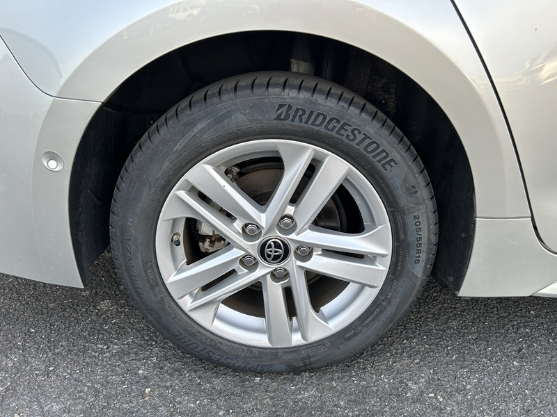 Photo 16 - Toyota Corolla Touring Spt