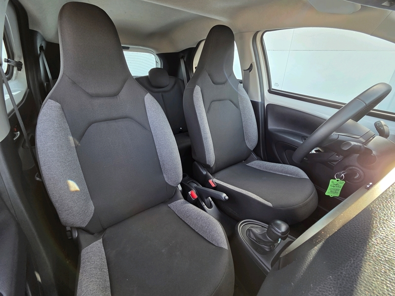 Photo 5 - Toyota Aygo X