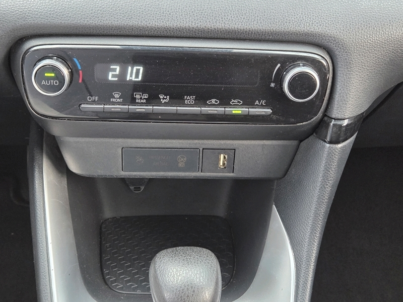Photo 9 - Toyota Yaris