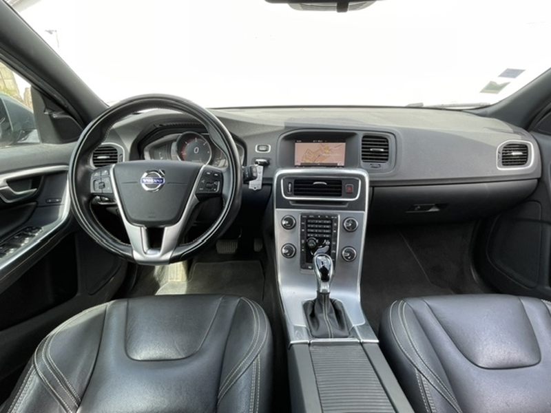 Volvo
                    V60