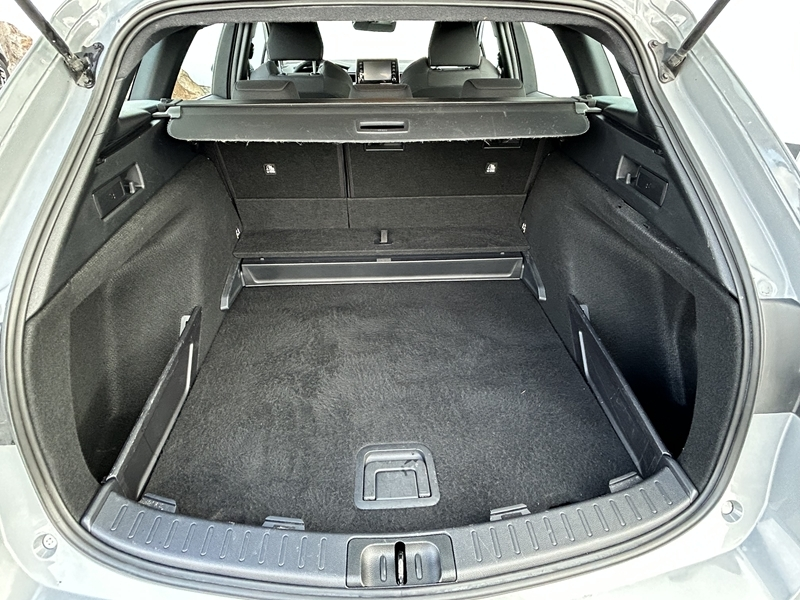 Photo 17 - Toyota Corolla Touring Spt