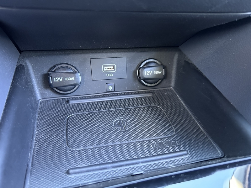 Photo 7 - Hyundai Ioniq