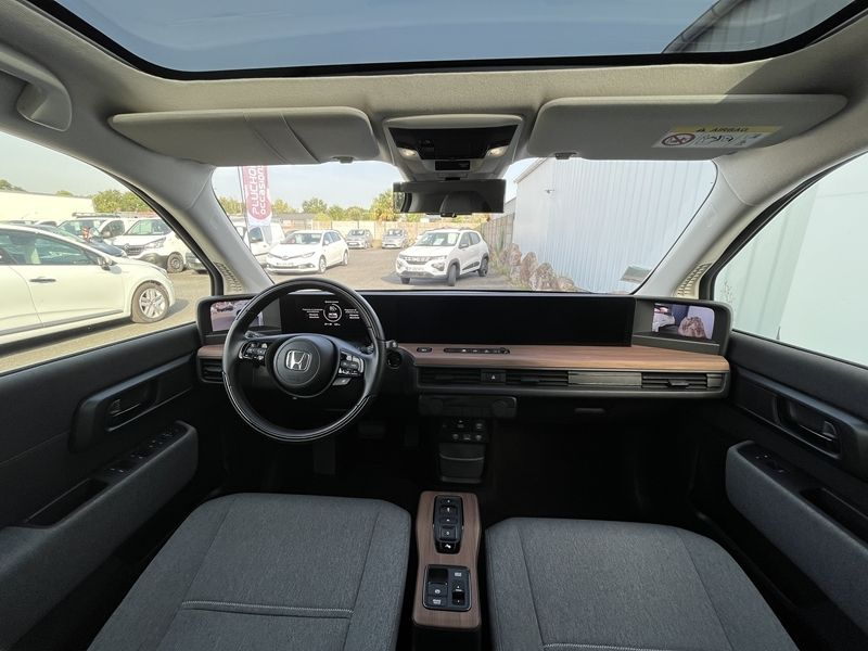 Photo 2 - Honda Honda E