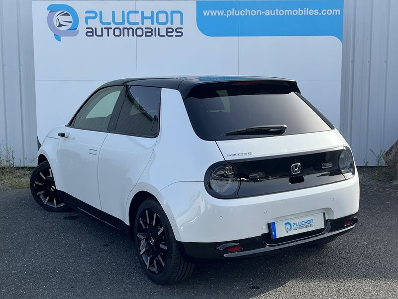 Photo 3 - Honda Honda E