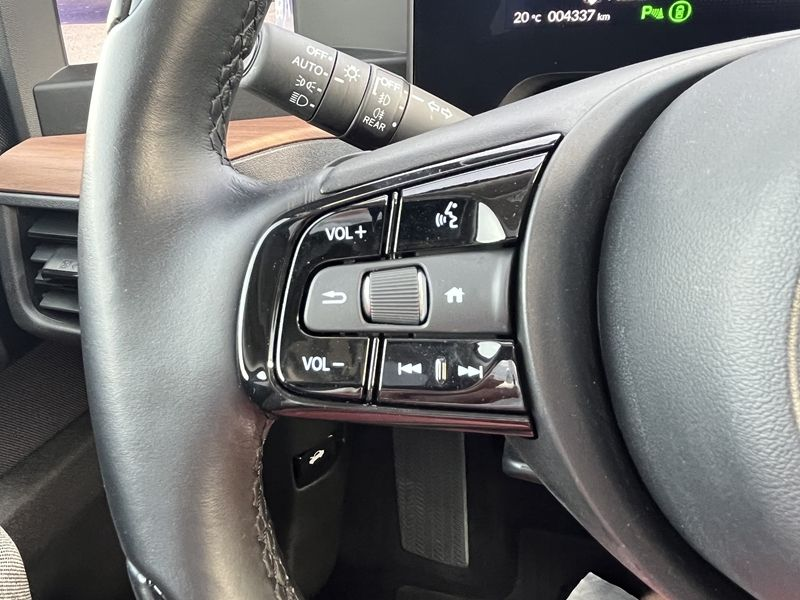 Photo 4 - Honda Honda E