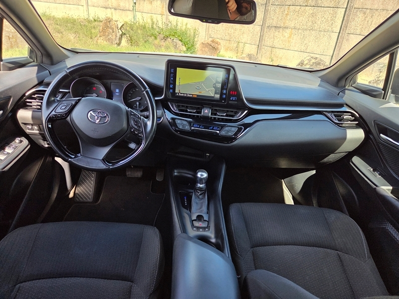Photo 2 - Toyota C-HR