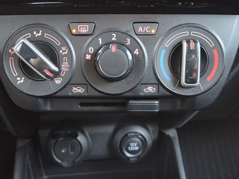 Photo 10 - Suzuki SWift