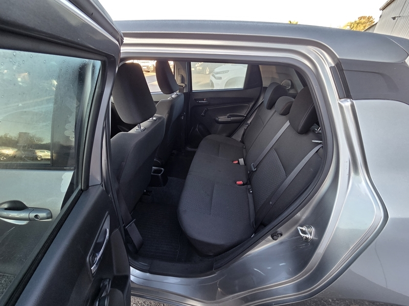 Photo 16 - Suzuki SWift