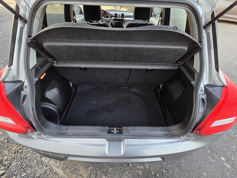 Photo 18 - Suzuki SWift