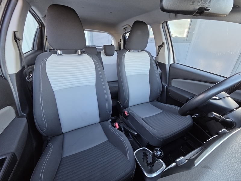 Photo 4 - Toyota Yaris