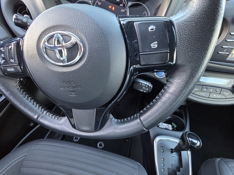 Photo 7 - Toyota Yaris