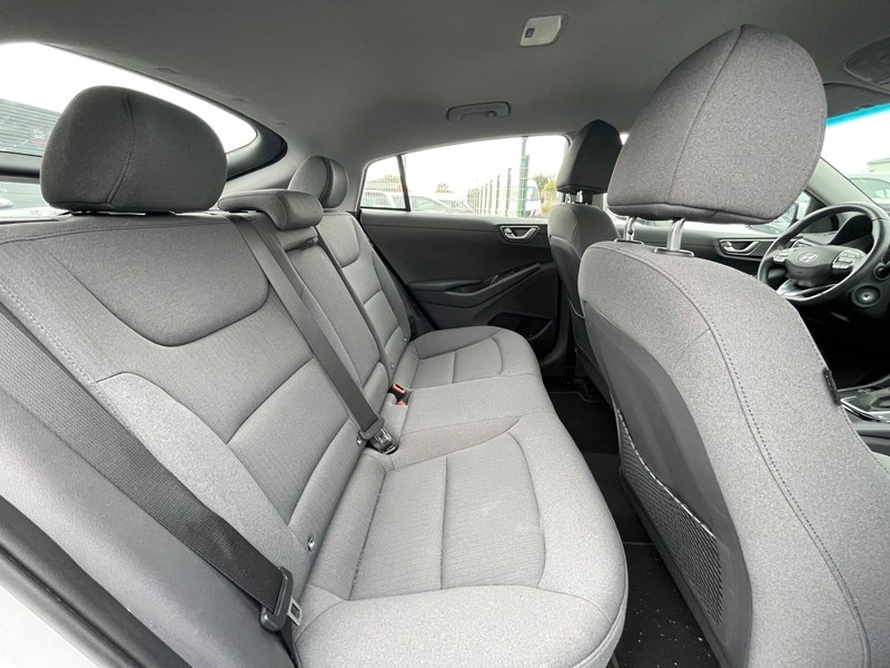 Photo 5 - Hyundai Ioniq