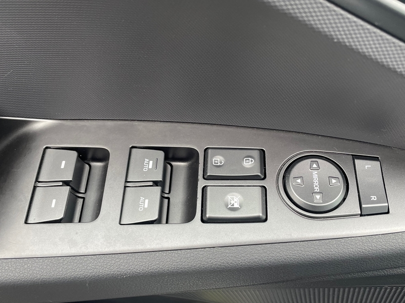 Photo 10 - Hyundai Ioniq