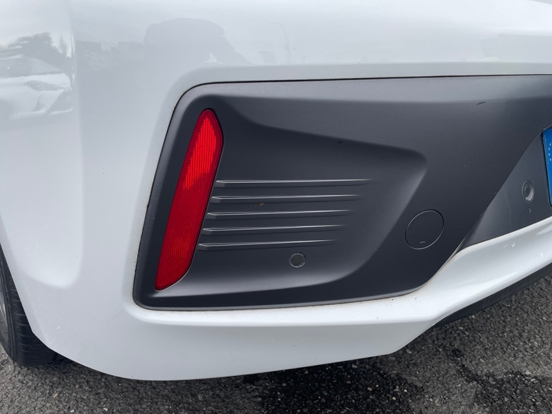 Photo 20 - Hyundai Ioniq