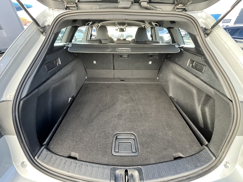 Photo 18 - Toyota Corolla Touring Spt