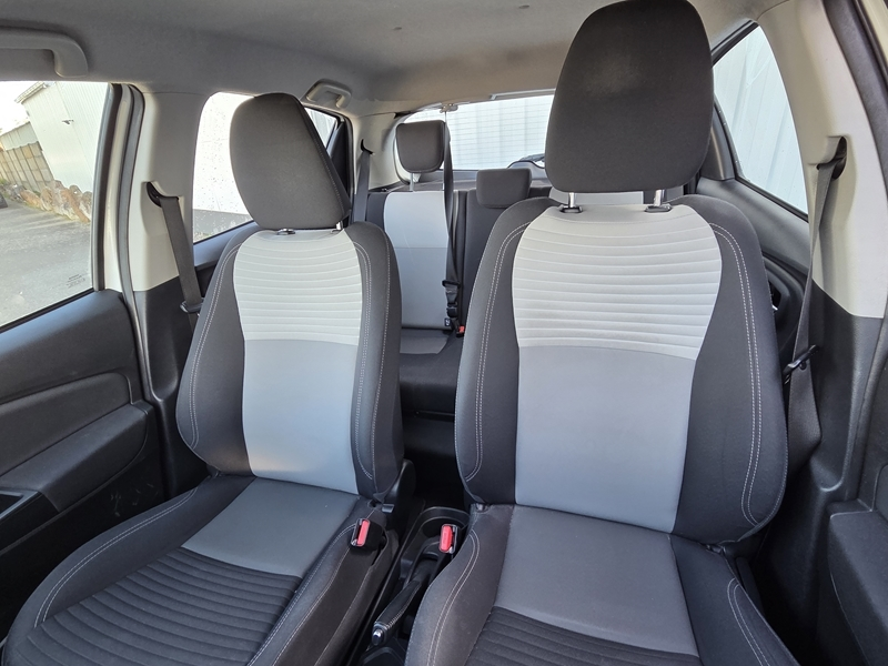 Photo 8 - Toyota Yaris