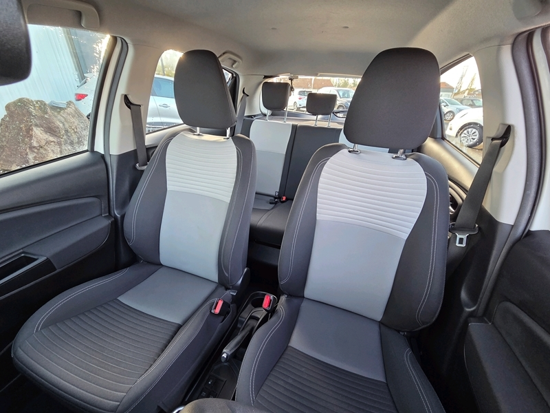 Photo 5 - Toyota Yaris