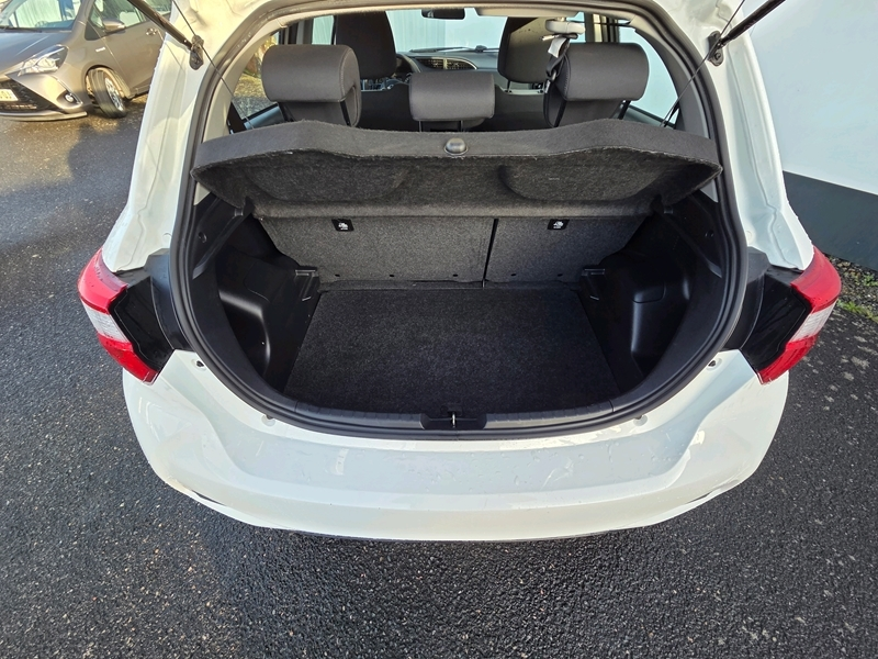 Photo 18 - Toyota Yaris