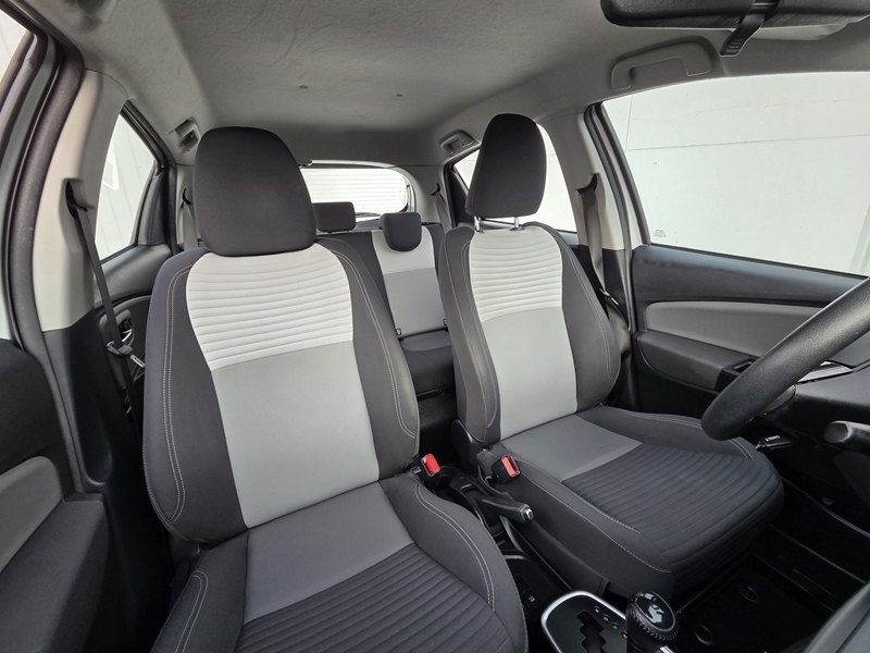 Photo 5 - Toyota Yaris