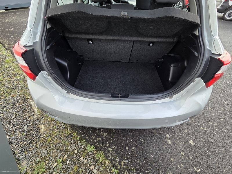 Photo 8 - Toyota Yaris