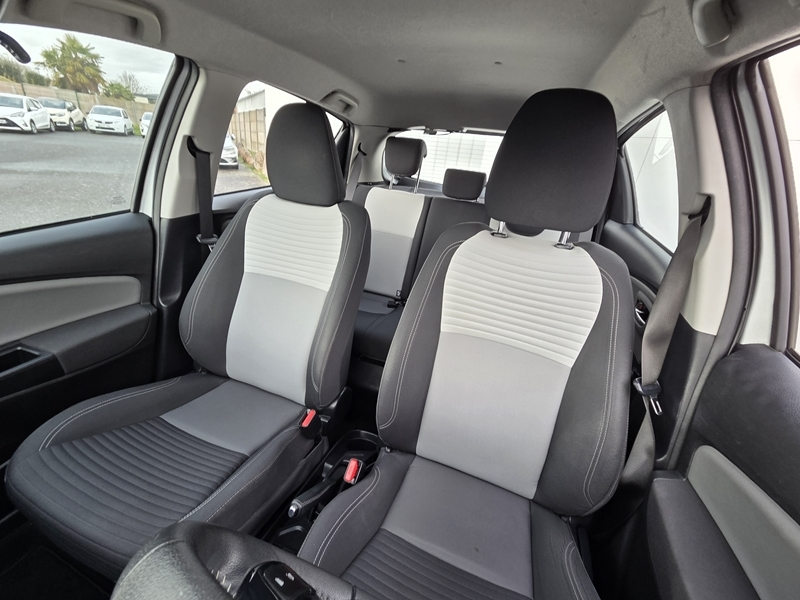 Photo 4 - Toyota Yaris