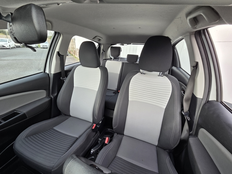 Photo 5 - Toyota Yaris