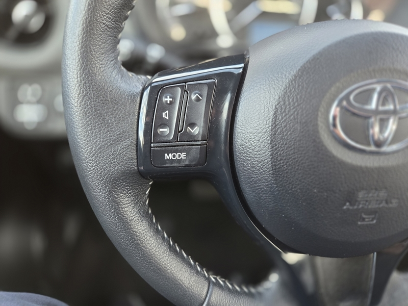 Photo 8 - Toyota Yaris