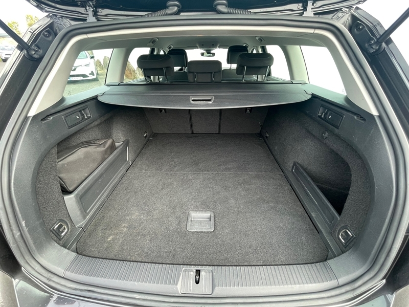 Photo 4 - Volkswagen Passat SW