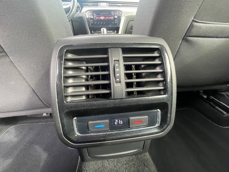 Photo 12 - Volkswagen Passat SW