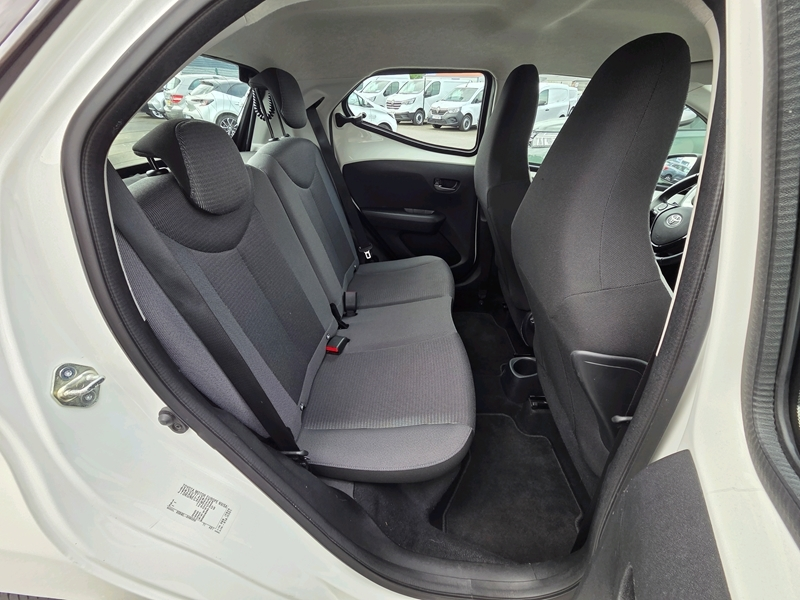 Photo 7 - Toyota Aygo