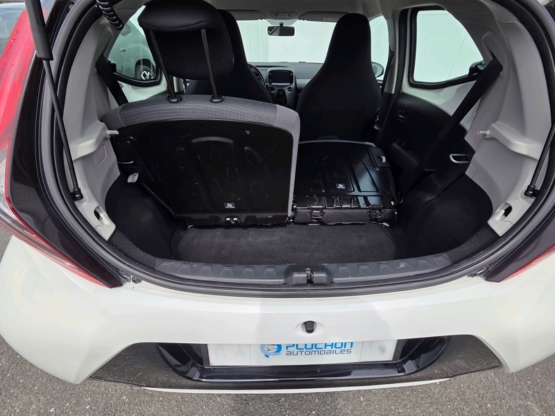 Photo 17 - Toyota Aygo