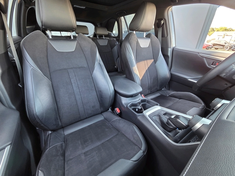 Photo 5 - Toyota RAV4