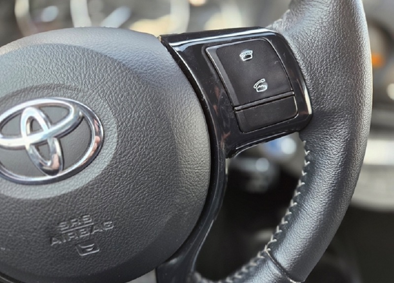 Photo 8 - Toyota Yaris